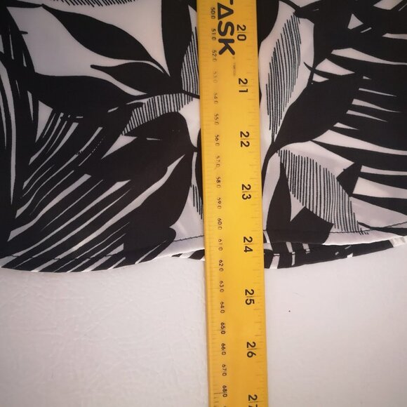 Dana Buchman Ladies B&W Leaf Pattern Size Medium Fully Lined Sleeveless Top - Picture 8 of 9